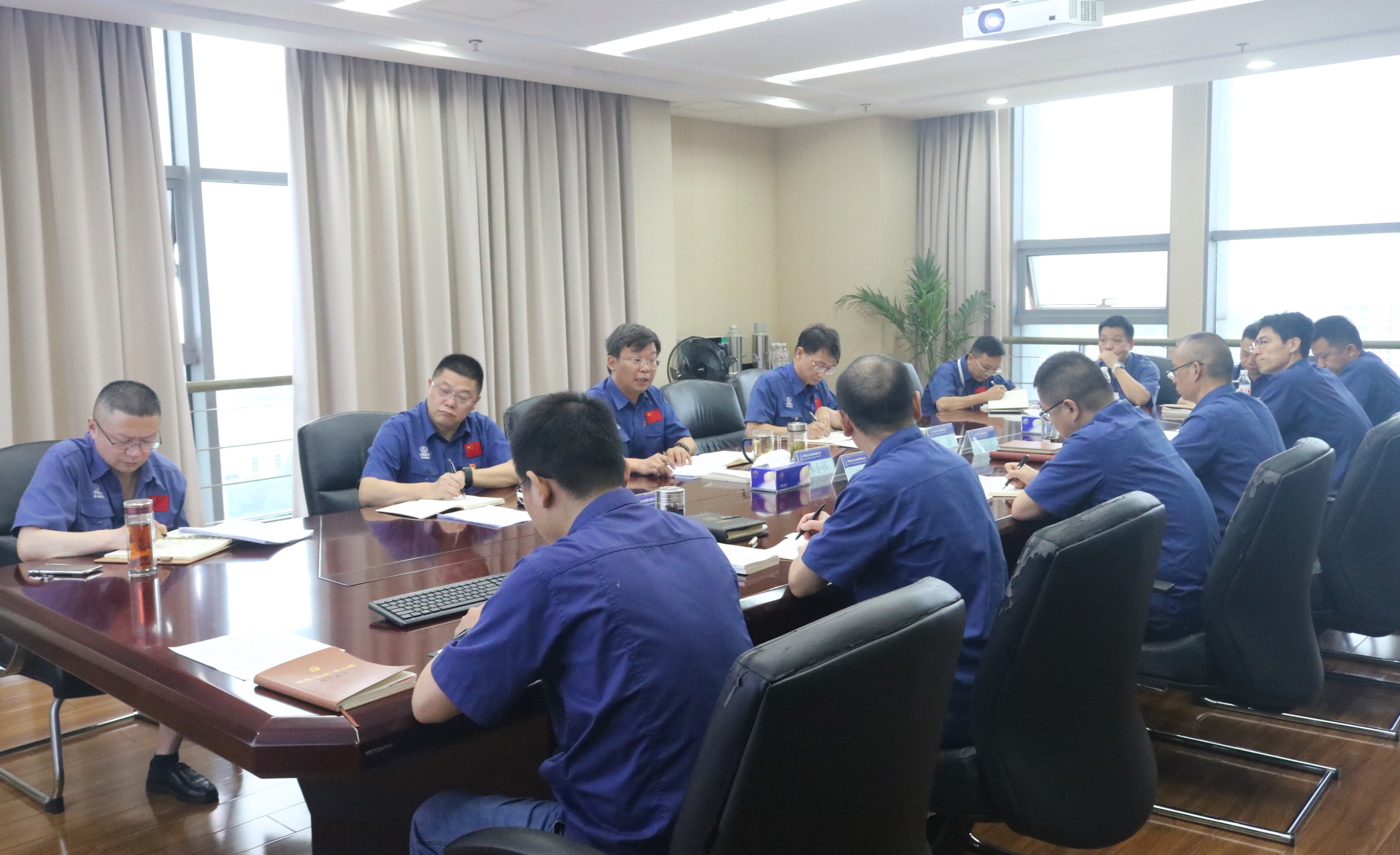 1723603811656330.jpg 中心组学习3.jpg